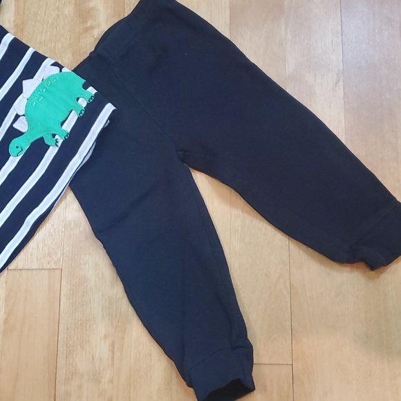 Carter's dino play outfit size 12M - Picture 3 of 6